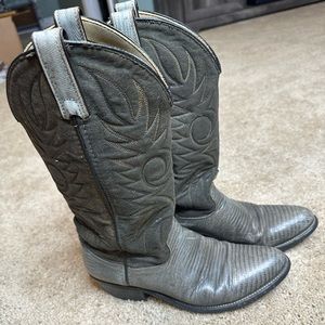 VINTAGE cowboy boots // used but in good condition // authentic// UNISEX  size9D
